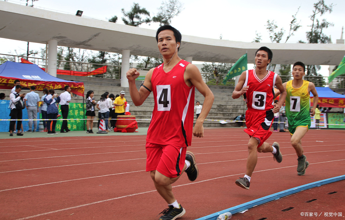 KAIYUN-TheShy重返赛场，战术调整首场状态出色，雄鹿观众沸腾！
