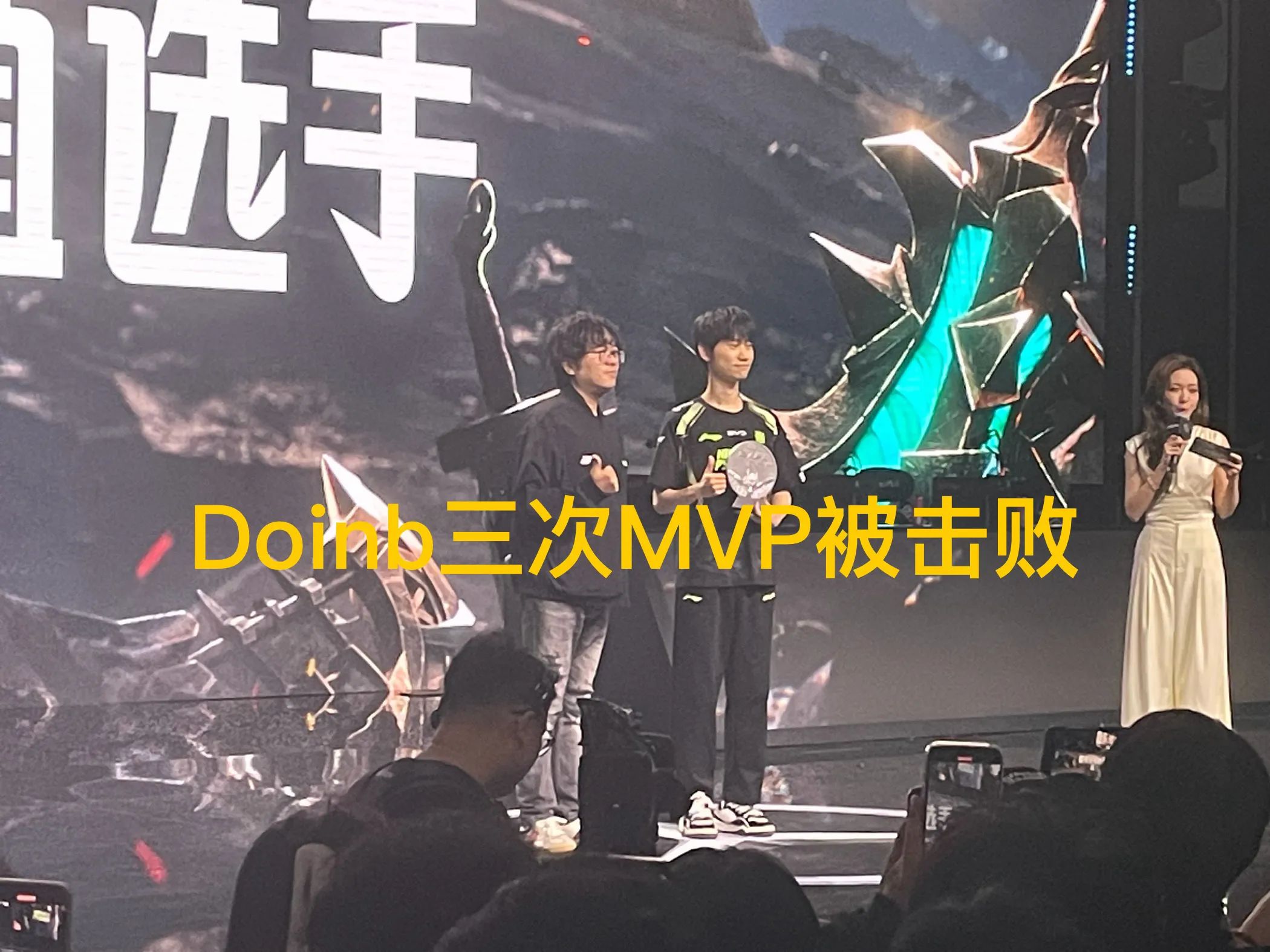 关于Rookie意外战胜湖人，夺冠引爆全场！的信息
