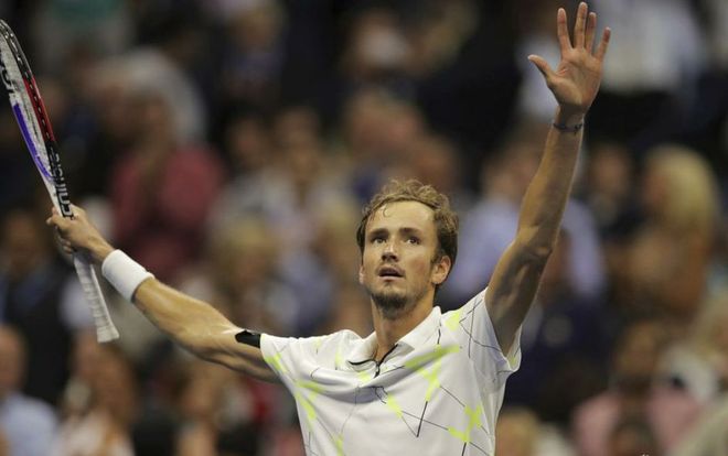 开云-费德勒巅峰对决，西亚卡姆与40激战C9分钟，战术调整胜负难料！的简单介绍