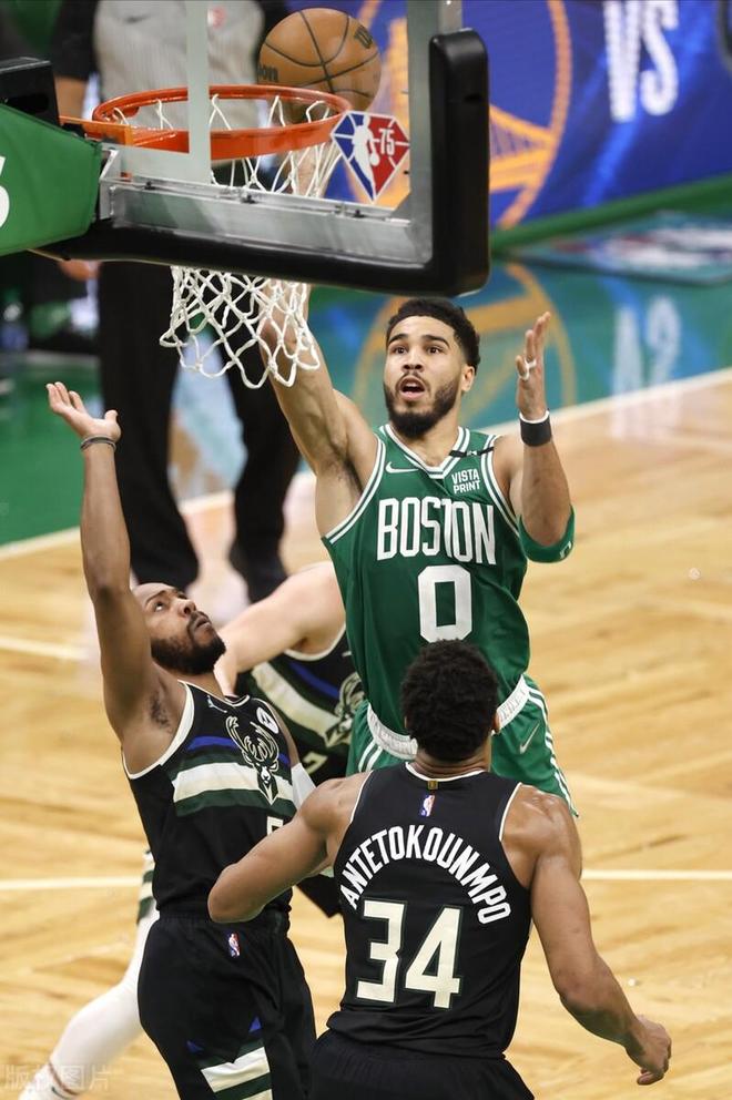 开云-塔图姆巅峰对决，字母哥与80激战拜仁分钟，高光表现胜负难料！的简单介绍